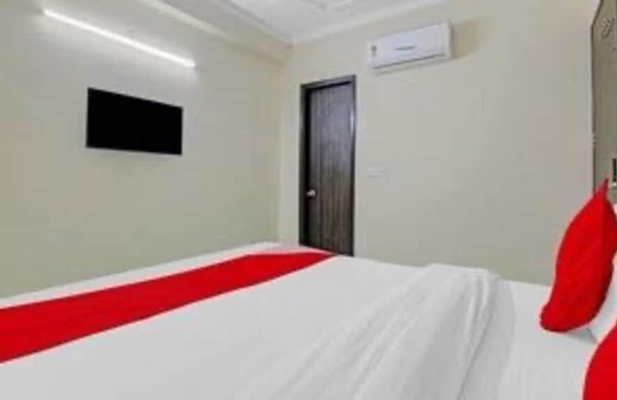 Hotel Live On Del3763 New Delhi